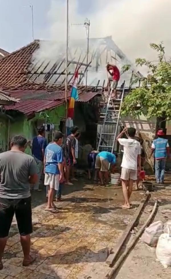Ditinggal Ke Pasar, Rumah Warga di Jombang Kota Cilegon Ludes Terbakar