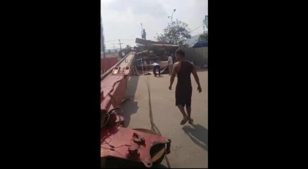 Operator Diduga Tewas Tergencet, Truk Crane Terguling di Dermaga Pelabuhan Merak