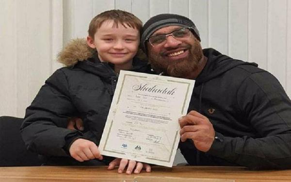 Masya Allah! Berteman dengan Muslim, Bocah 9 Tahun asal Amerika Ini Mantap Jadi Mualaf