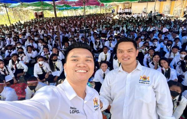 Bobby Lianto dan Fransisco Lopez Berbagi Inspirasi untuk 2310 Mahasiswa Baru Universitas Timor