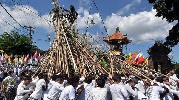 Mekotek! Tradisi Unik Masyarakat Adat Bali, Uji Nyali Bagi Kaum Laki-Laki