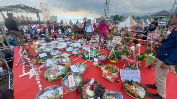 Meriah, Festival Beubeutian Satu Abad Desa Cisayong Kabupaten Tasikmalaya