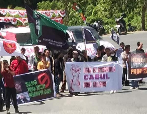 Sampaikan 7 Tuntutan, Aliansi Mahasiswa Demo Kantor Gubernur Sulbar