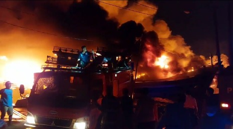 Kebakaran di Pelabuhan Johor Tegal, Puluhan Kapal Ludes Dilahap Si Jago Merah