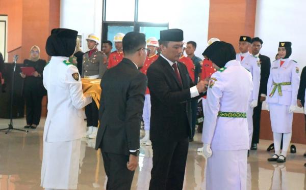 PJ Gubernur Sulbar Prof Zudan Kukuhkan 71 Paskibraka