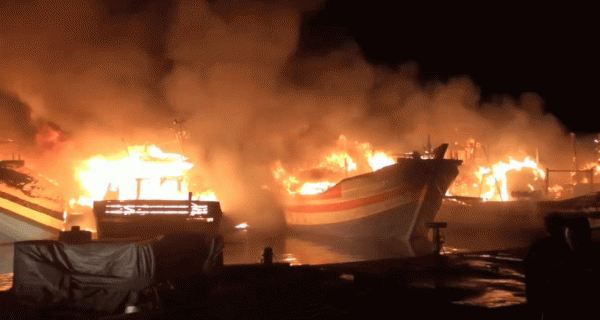 Belasan Kapal Terbakar di Pelabuhan Jongor Tegal, Ini Pemicunya
