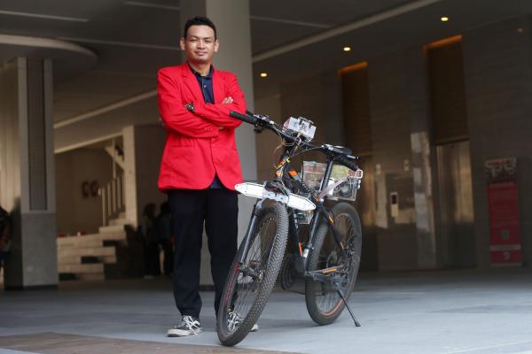 Mahasiswa Untag Surabaya Hadirkan Sepeda Pintar, Bisa Cegah Senggolan di Jalan