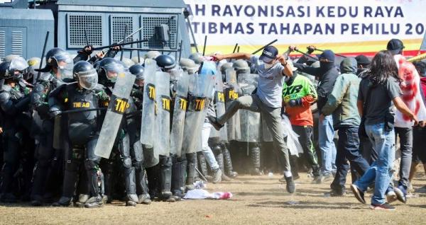 Petakan Kerawanan Pemilu 2024, TNI dan Polisi Latihan Bersama di Magelang
