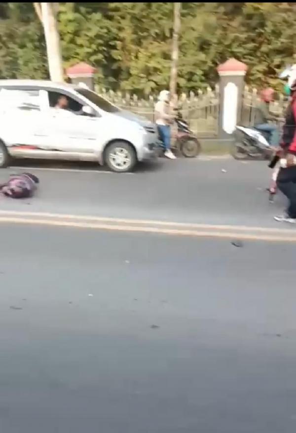 Nabrak Angkot saat Berhenti, Pengendara Motor Tewas di Jalan Raya Serang Cilegon