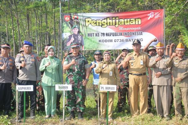 Peringati HUT RI Ke-78, Pemkab Bersama Kodim 0736 Batang Gelar Penghijauan dan Baksos