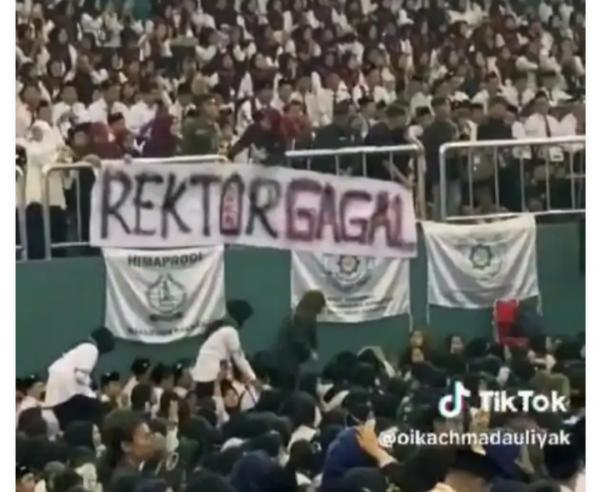 UINSA Surabaya Digoncang Isu, Rektor Diteror Spanduk Saat Berikan Sambutan Mahasiswa Baru, Ngeri!