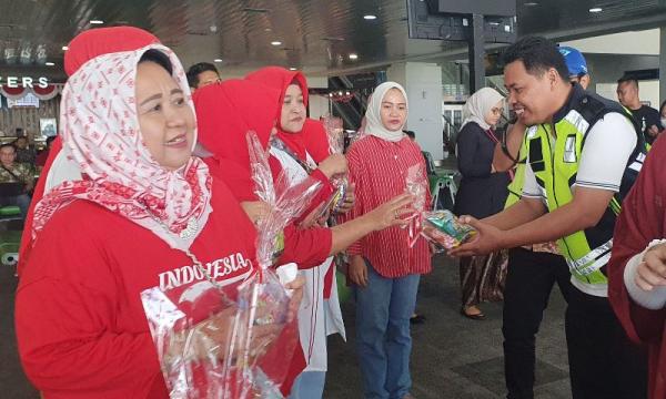 Bandara Ahmad Yani Semarak Kemerdekaan, Lagu Kebangsaan Menggema