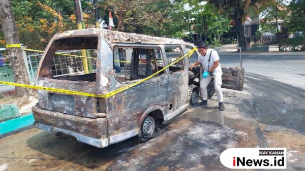 Sial! Hendak Isi BBM, Mobil Angkot Terbakar di SPBU Pringsewu