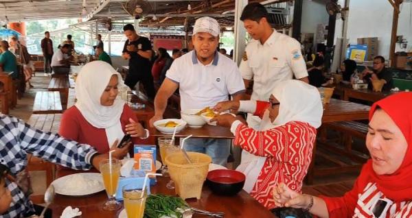 Semarak Kemerdekaan, Rumah Makan di Pangkalpinang Gratiskan 150 Porsi Makanan Favorit untuk Agus