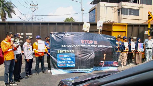 PT KAI Divre IV Tanjungkarang dengan Stakeholder Gelar Kampanye Keselamatan di Perlintasan Sebidang