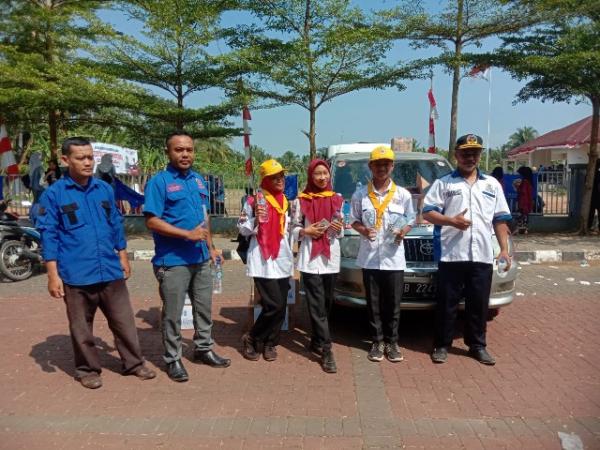 HUT ke-78 RI, DPC KWRI Kabupaten Serang Bagikan Air Mineral di Kecamatan Pabuaran