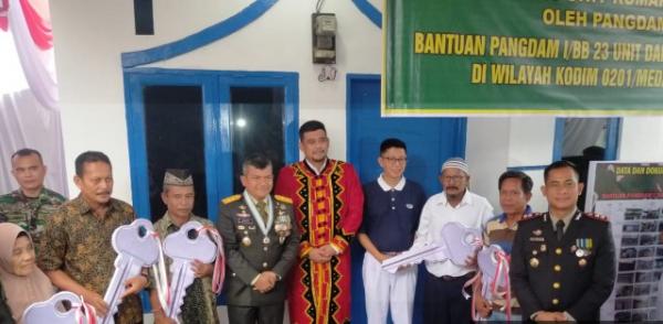 Pangdam I/BB Serahkan 30 Kunci Rehab RTLH Di Wilayah Kodim 0201/Medan
