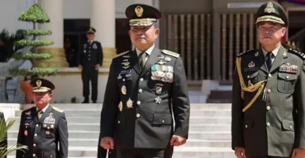 KSAD Jenderal Dudung Dianugerahi Medali Kehormatan Negara dari Kamboja