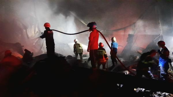Padam setelah 12 Jam, 9 Motor Hangus Pasca Gudang Kain di Sukoharjo Terbakar