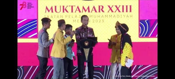 Jokowi Main Tebakan di Pembukaan Muktamar IPM: Rambut Putih Uban, Rambut Hijau Namanya Apa Ayo?