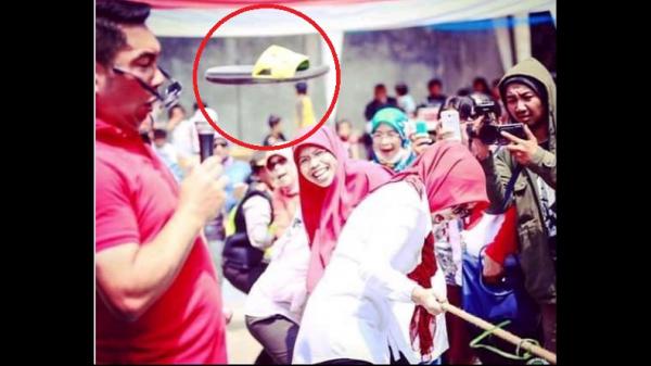 Viral Video Sandal Warga Melayang Kena Ridwan Kamil saat Lomba Tarik Tambang