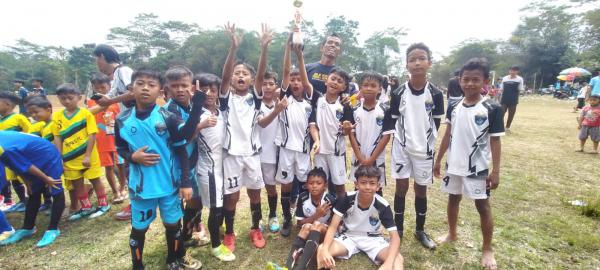 Sepak Bola Tarkam, Repas FC U-12 Juarai Turnamen Karang Taruna Laksana Jaya Cup 2023 di Tasikmalaya