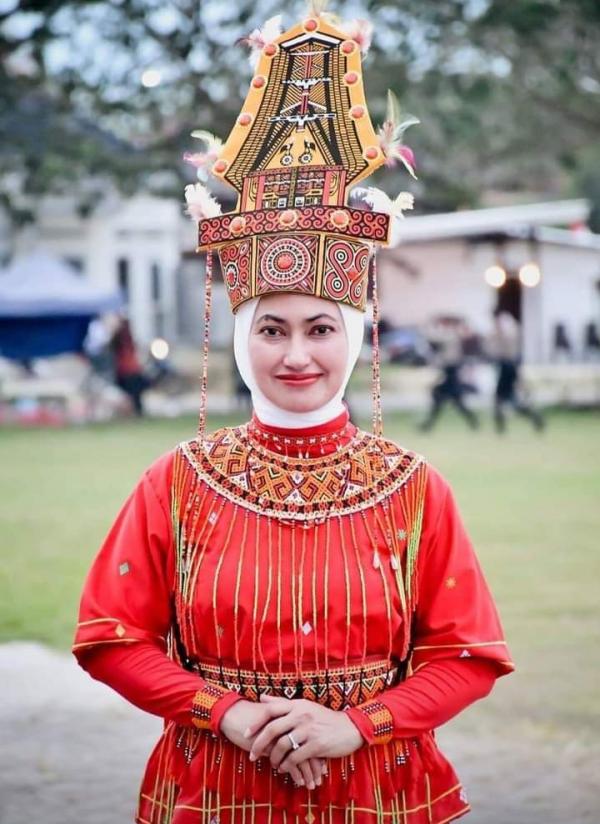 Viral, Bupati Berwajah Cantik Indah Putri Indriani Saat Kenakan Pakaian Adat Toraja