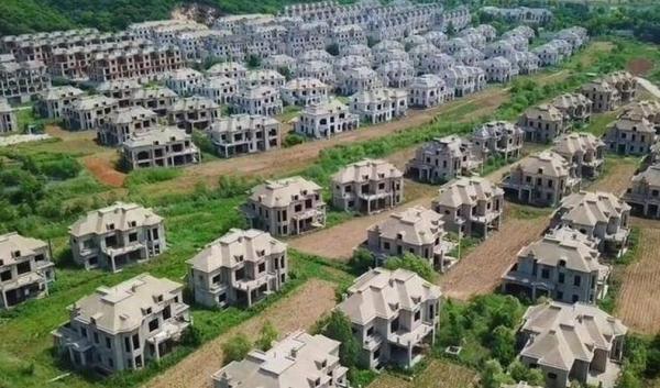 Penampakan Kota Hantu Berisi Ratusan Rumah Mewah di China