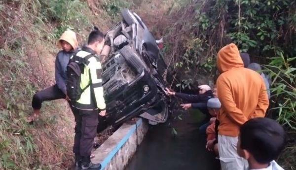 Kecelakaan Hari Ini  di Garut: Mobil Masuk Jurang Sedalam 20 Meter, 7 Orang Luka-luka