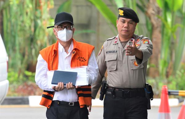 Tersangka Komisaris PT Rimbo Peraduan, Suryadi Halim Menjalani Pemeriksaan di Gedung KPK
