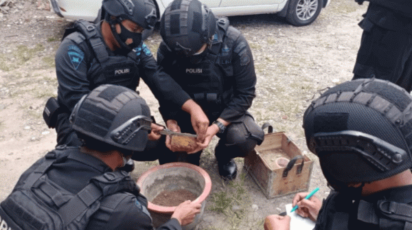 Warga Bekasi Digegerkan Penemuan Benda Diduga Bom, Polisi Cari Pemiliknya