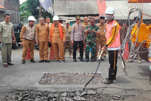 Pengerjaan Pemeliharaan Jalan di Kabupaten Probolinggo Rampung 85 Persen