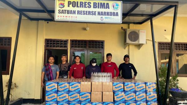 Polres Bima Gagalkan Penyelundupan 2880 Botol Miras jenis Arak dari Denpasar Bali