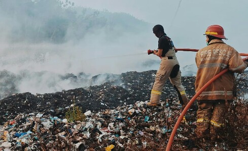 305 Warga KBB Terdampak Asap Kebakaran TPA Sarimukti, Sebagian Harus Dirawat