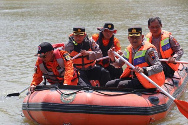 Kapolres Sragen AKBP Jamal Alam Pimpin Pencarian Korban Tenggelam di Waduk Gunung Tugel
