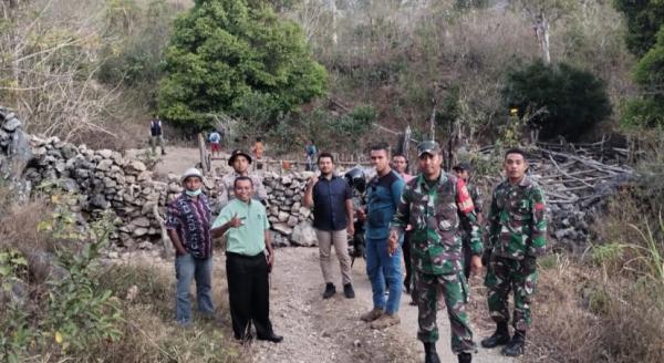 Warga TTU Blokir Akses Jalan Menuju Kabupaten TTS Pakai Pagar Batu