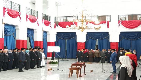 Ridwan Kamil Lantik 77 Kepala Sekolah, Titip Cetak Generasi Emas 2045