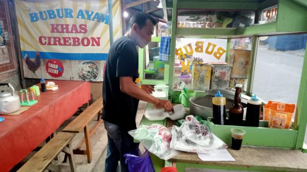 Menikmati Sarapan Bubur Ayam Cirebon Mang Jangkung di Cilegon
