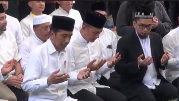 Jokowi Ziarah ke Makam Tokoh Sumatera Utara Haji Anif