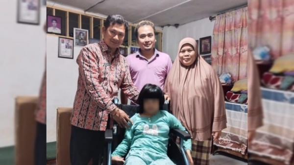 Bobby Nasution Salurkan Kursi Roda untuk Penyandang Disabilitas di Kelurahan Teladan Barat