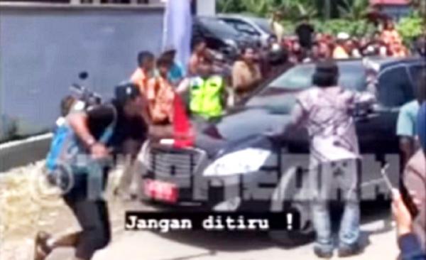 Aksi Viral, Pria di Binjai Nekat Hadang Mobil Presdien Jokowi, Paspampres Sigap Menarik