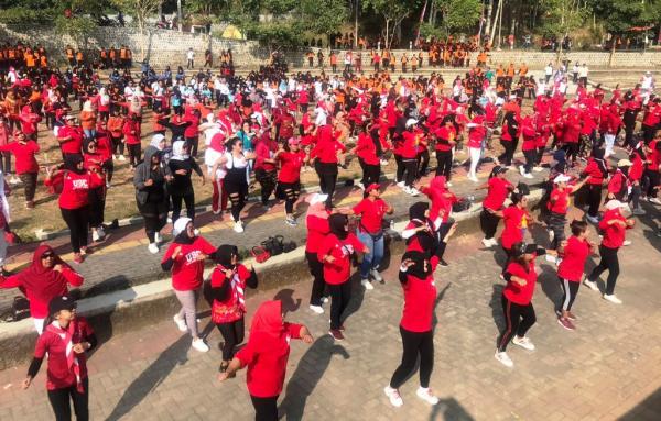 Ribuan Warga Ikuti Senam Massal di Alun-alun Lor Boyolali