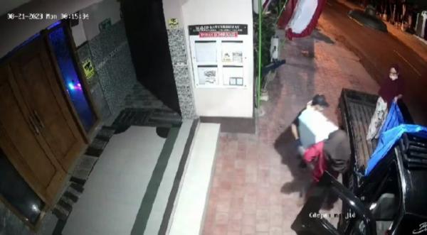 Terekam CCTV, Maling Gondol Kotak Amal Masjid, Salah Satu Pelaku Perempuan