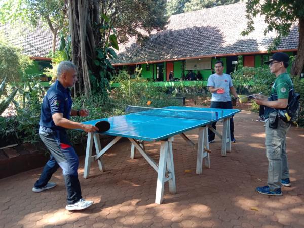 HUT RI Ke-78, PWI Bersama Perhutani Tuban Bertanding Tenis Meja