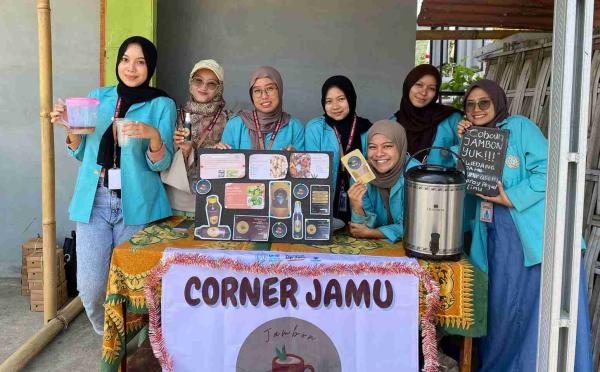 Mahasiswa KKN 138 UNS Kenalkan JAMBON melalui Corner Jamu