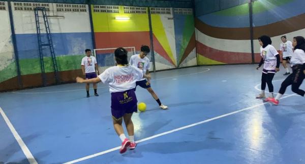 Srikandi Ganjar Ajak Milenial Kutai Timur Hidup Sehat,  Gelar Latihan Futsal Bareng Komunitas  