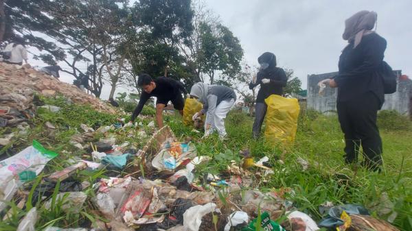 Ratusan Anak Muda JBZ Kota Tasikmalaya Gelar Aksi Bersih-Bersih Sampah di Sejumlah TPS Liar