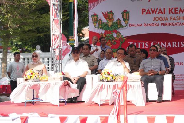 Danrem 072/Pamungkas Hadiri Acara Pawai Kemerdekaan Jogja Fashion Carnival