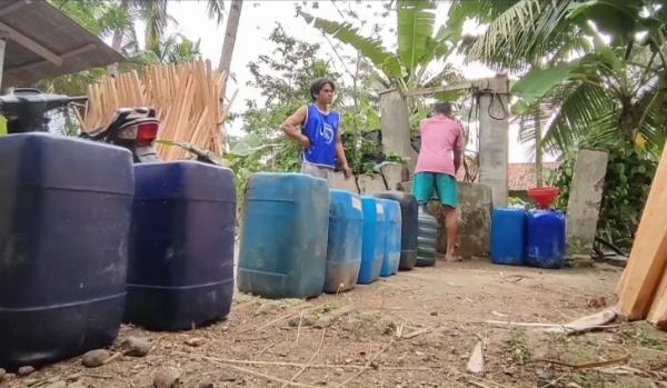 Kekeringan, Warga di Pangandaran Antre Air Bersih di Sumur Milik Tetangga