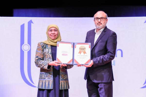 Khofifah Raih Penghargaan Perdamaian Global dan Pemberdayaan Perempuan
